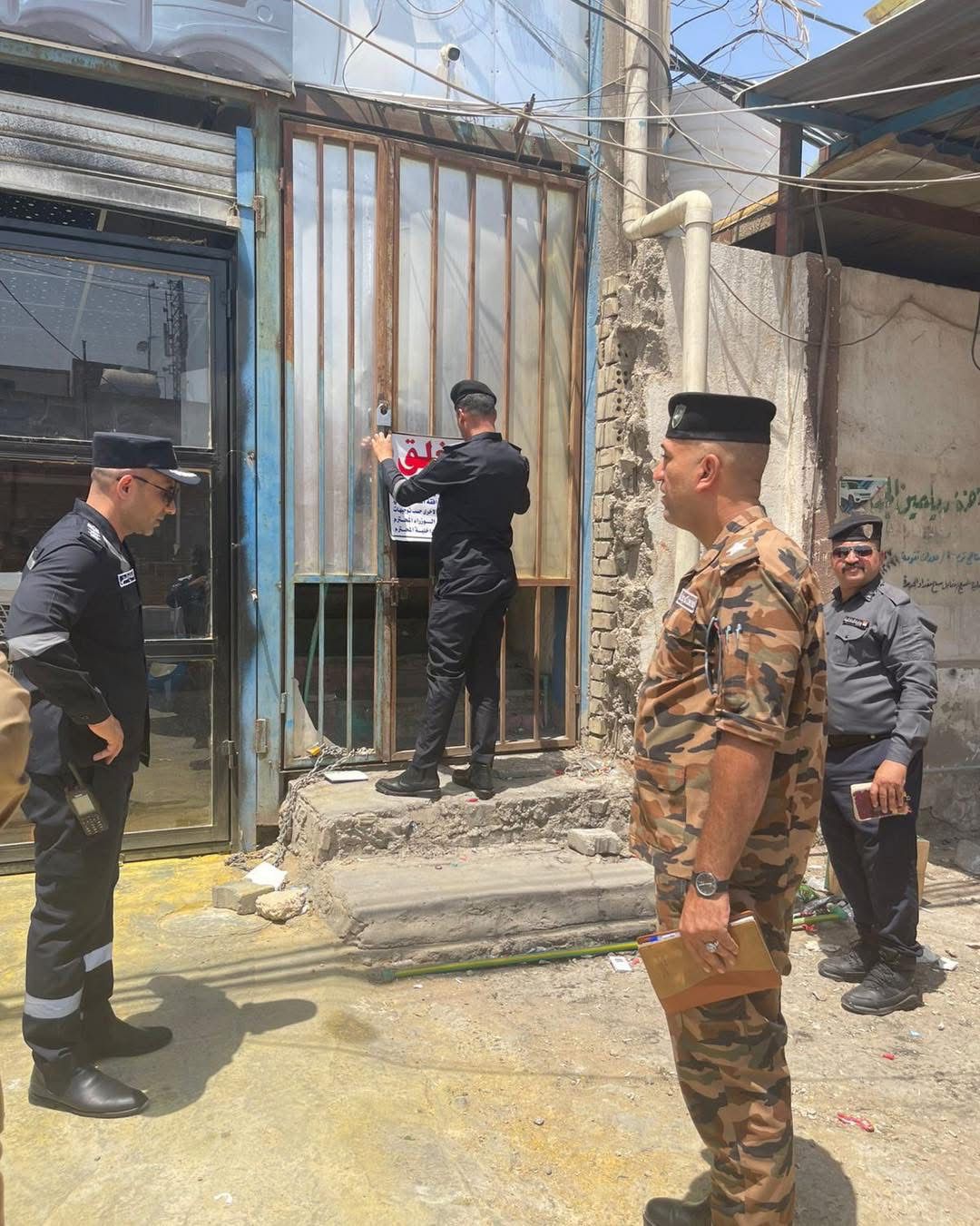 بالصور.. إغلاق عدد من المباني الحكومية والفنادق والمجمعات التجارية لمخالفتها شروط السلامة ببغداد