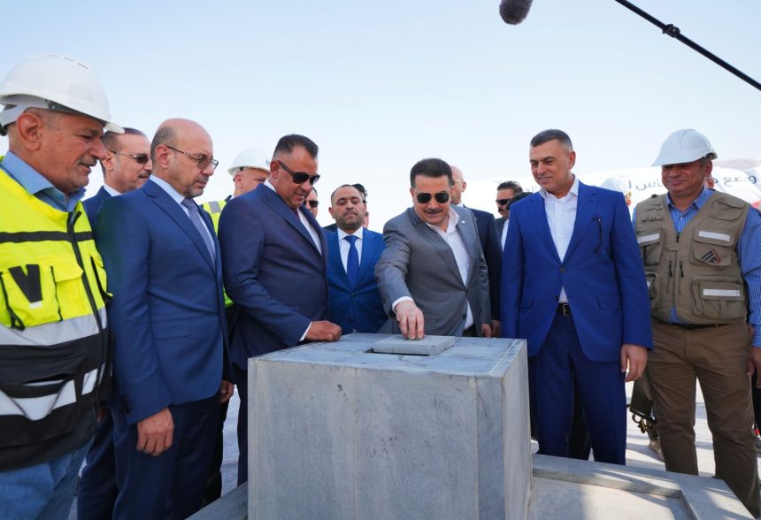 السوداني يصل إلى البصرة لافتتاح وإطلاق الأعمال التنفيذية لعدد من المشاريع الحيوية‬