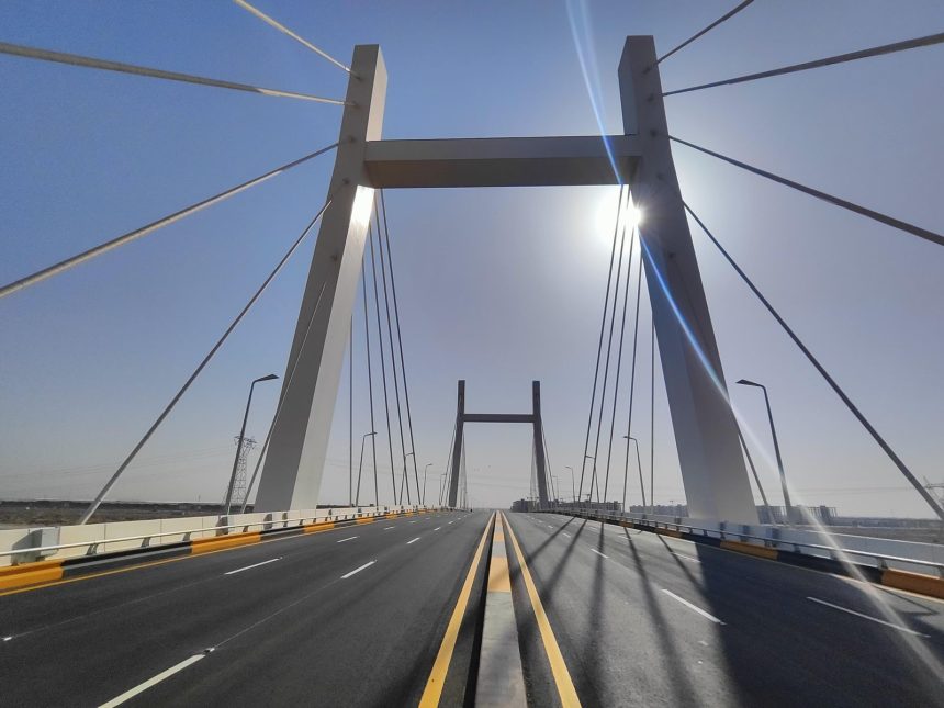 بعد افتتاحه الجسر المعلق.. السوداني: ماضون بتنفيذ المشاريع الخدمية والحيوية في البصرة