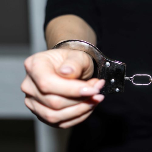 اعتقال امرأتين حاولتا إحراق محل ملابس في أحد مولات منطقة زيونة شرقي بغداد