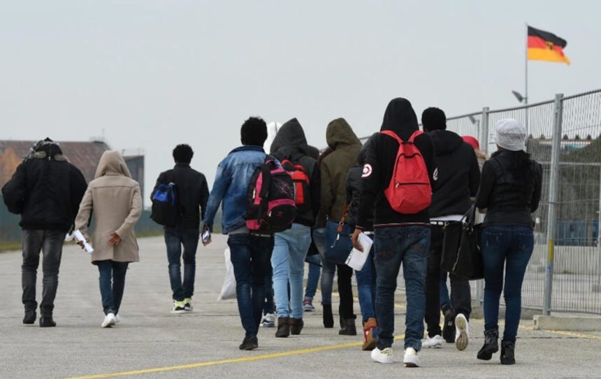 مزيد من الحزم والتشدد .. ترحيل لاجئين من ألمانيا إلى العراق