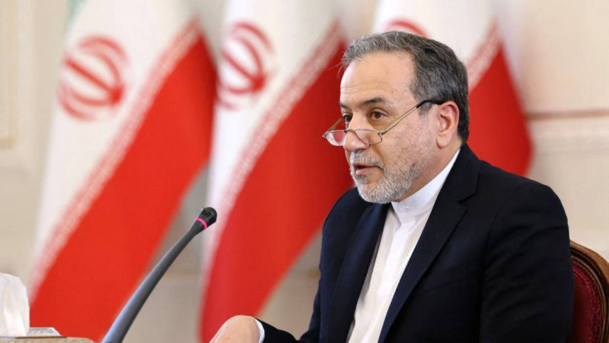 وزير الخارجية الإيراني: سندافع عن حقنا بالتخصيب في محادثاتنا مع الأوروبيين بإسطنبول