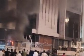 إخماد حريق اندلع داخل بناية قيد الإنشاء في منطقة المنصور غربي بغداد