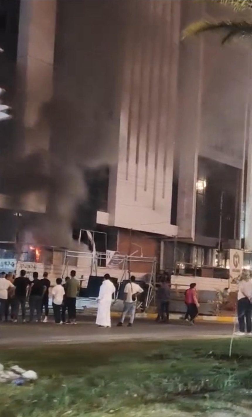 إخماد حريق اندلع داخل بناية قيد الإنشاء في منطقة المنصور غربي بغداد