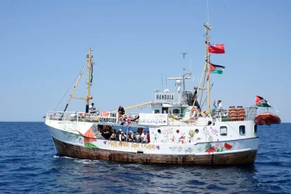 أسطول الحرية يعلن فقدان الاتصال بالسفينة حنظلة خلال توجهها لكسر الحصار عن غزة