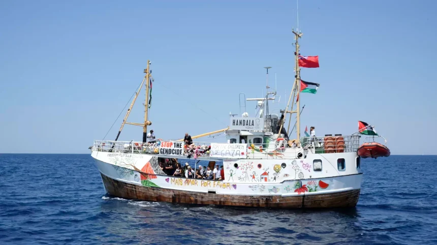 أسطول الحرية يعلن فقدان الاتصال بالسفينة حنظلة خلال توجهها لكسر الحصار عن غزة