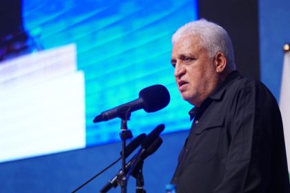 مصدر ينفي إحالة فالح الفياض إلى التقاعد