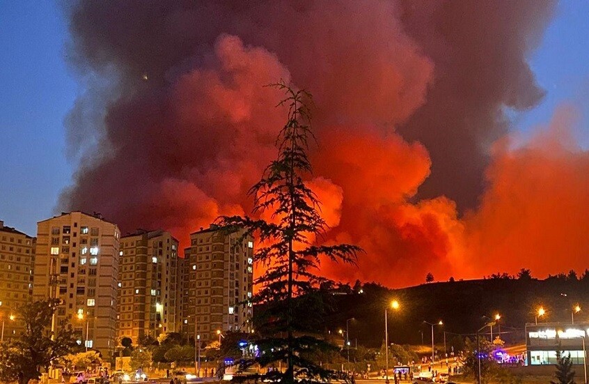 تركيا.. إجلاء آلاف السكان من بورصة بسبب حرائق الغابات