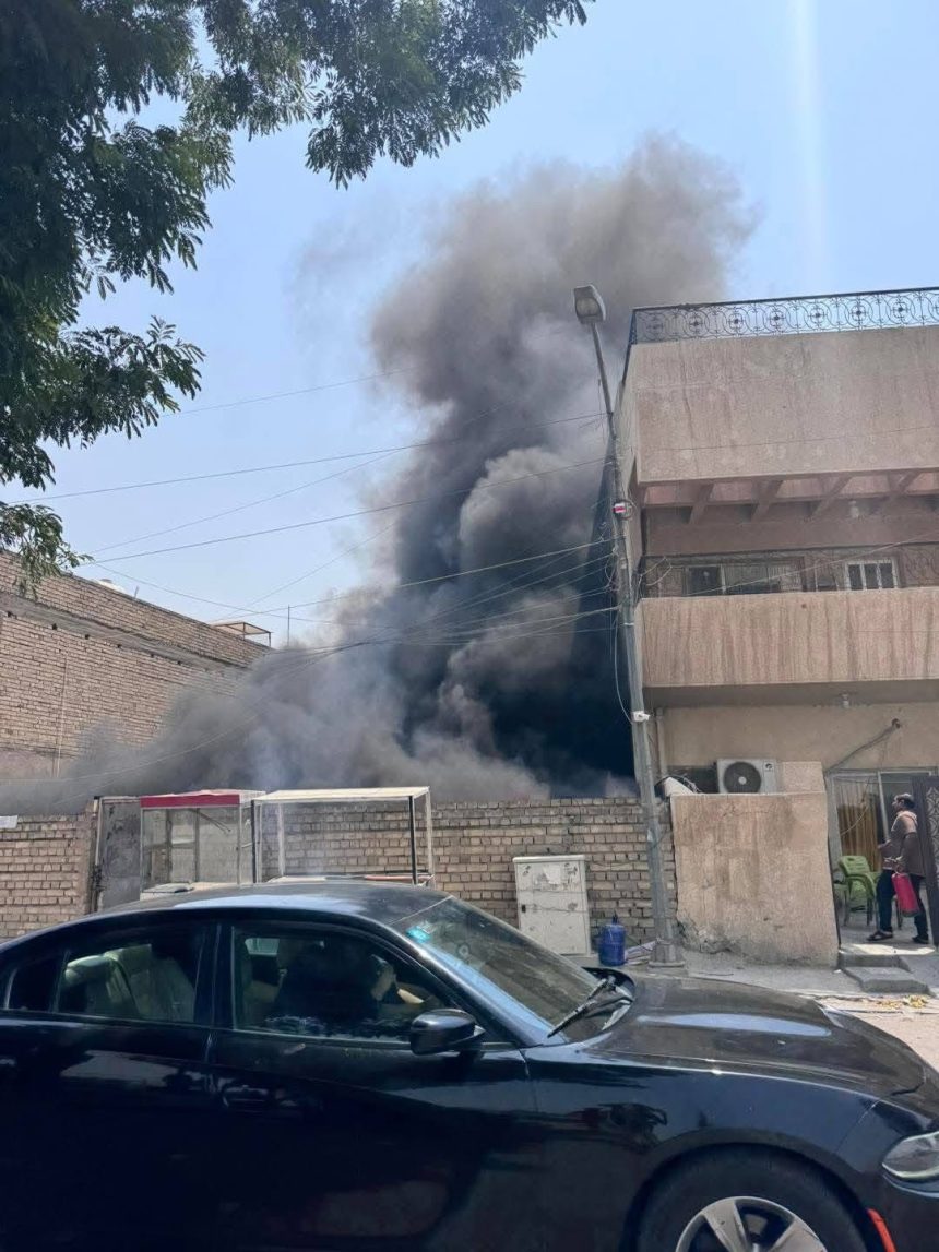 إخماد حريق اندلع في أحد المنازل المتروكة في الأعظمية