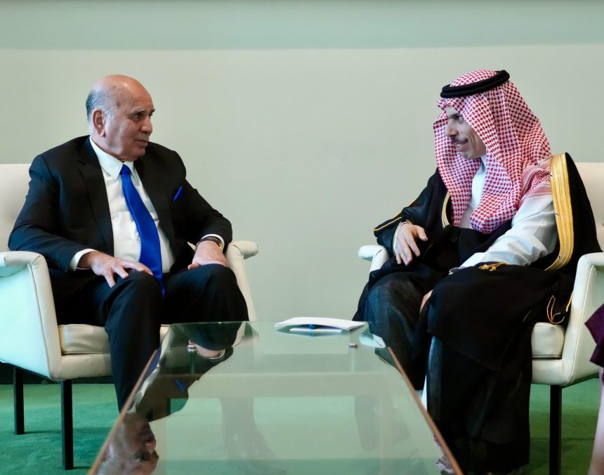 وزير الخارجية ونظيره السعودي يؤكدان أهمية دعم الشعب الفلسطيني ومساندته في نيل حقوقه