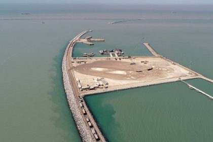 موانئ العراق: معظم البواخر التي تتواجد في قناة خور عبد الله ترفع العلم العراقي