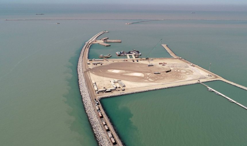 موانئ العراق: معظم البواخر التي تتواجد في قناة خور عبد الله ترفع العلم العراقي