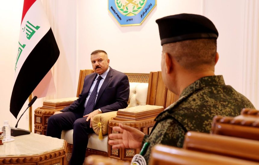 وزير الداخلية يكرم الفريق الأمني الذي نفذ عملية الاطاحة بشبكة مخدرات في سوريا