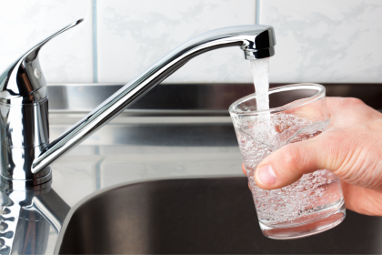 أمانة بغداد: حصة الفرد الواحد من المياه الصالحة للشرب بالعاصمة تبلغ 300 لتر يومياً