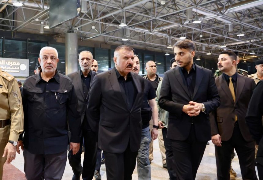 وزير الداخلية يطلع على حركة الزائرين في النجف ويؤكد على الابتعاد عن الروتين وتسهيل الإجراءات
