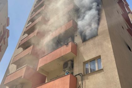 فرق الدفاع المدني تنقذ عدة عائلات وتخمد حريقاً اندلع داخل شقة في مجمع الزهور ببغداد