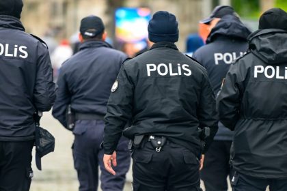 تركيا.. اعتقال 40 شخصا بينهم رئيس بلدية بي أوغلو ضمن تحقيقات فساد تطال المعارضة