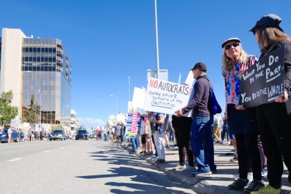 مشاهد من ألاسكا.. احتجاجات مؤيدة لأوكرانيا قبل قمة ترامب وبوتين