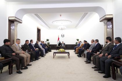 السوداني يؤكد حرص الحكومة على توفير المزيد من الخدمات في القرى الشبكية ومناطق سهل نينوى