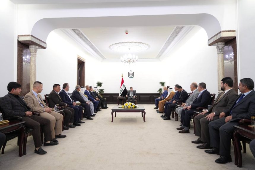 السوداني يؤكد حرص الحكومة على توفير المزيد من الخدمات في القرى الشبكية ومناطق سهل نينوى