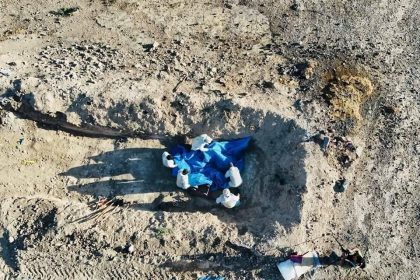 بالصور.. المباشرة بفتح مقبرة الخسفة في نينوى إحدى أضخم المقابر الجماعية لضحايا داعش