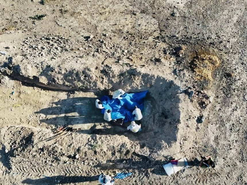 بالصور.. المباشرة بفتح مقبرة الخسفة في نينوى إحدى أضخم المقابر الجماعية لضحايا داعش