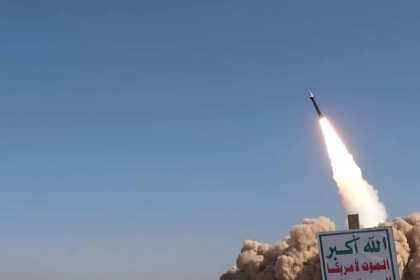 الحوثيون يعلنون استهداف مطار "بن غوريون" في اسرائيل بصاروخ باليستي