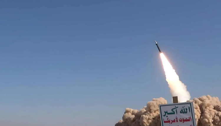 الحوثيون يعلنون استهداف مطار "بن غوريون" في اسرائيل بصاروخ باليستي