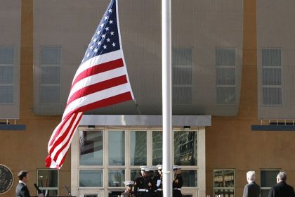 السفارة الأمريكية: انسحاب التحالف الدولي من العراق ليس نهاية عمله لهزيمة تنظيم داعش