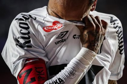 إقالة مدرب سانتوس بعد الهزيمة "الثقيلة" وبكاء نيمار