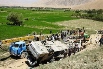 مصرع أكثر من 70 شخصًا إثر حادث اصطدام شاحنة بحافلة ركاب في أفغانستان