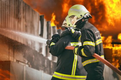 العراق يسجل أكثر من 500 حريق في تموز ويغلق 3 آلاف موقع مخالف