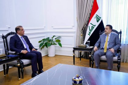 السوداني يؤكد المضي بإجراءات توزيع قطع الأراضي بين المعلمين وموظفي وزارة التربية