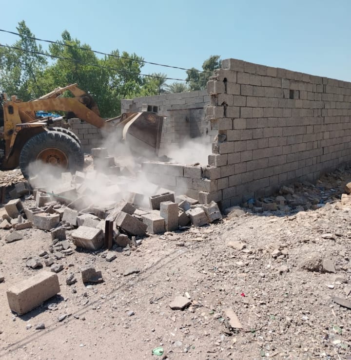 ازالة 35 دارًا سكنيًا متجاوزًا على الأراضي الزراعية ضمن معسكر الرشيد في بغداد