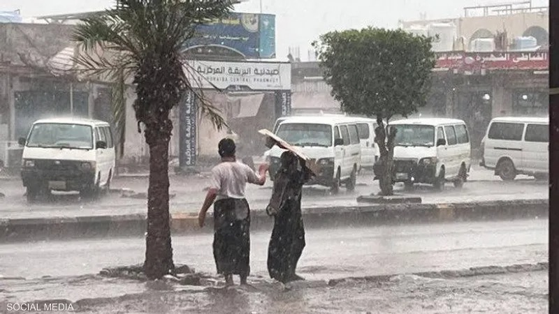 اليمن.. الأمطار تحاصر عدن ووفيات في شبوة وحضرموت