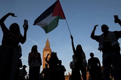 مقاطعة مهرجان موسيقي ببريطانيا بعد منع فرقة من رفع علم فلسطين