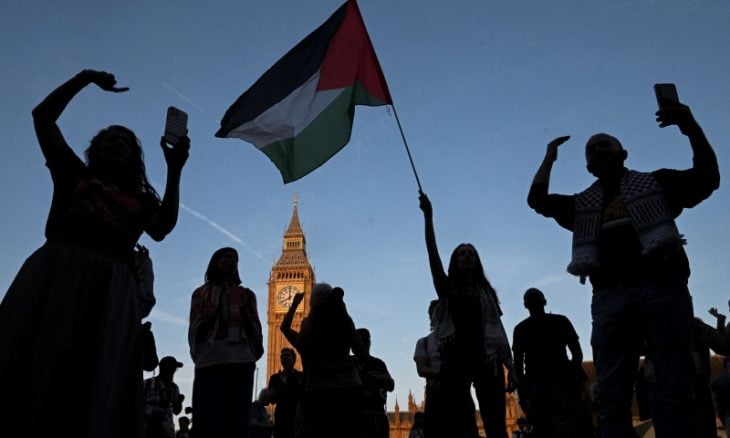 مقاطعة مهرجان موسيقي ببريطانيا بعد منع فرقة من رفع علم فلسطين