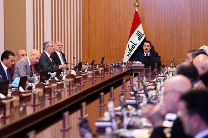 مجلس الوزراء يؤكد ضرورة الاسراع بتسليم النفط المنتج في حقول الاقليم إلى شركة "سومو"