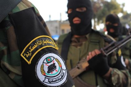 الاستخبارات العسكرية تعلن الإطاحة بممول للإرهاب وغسيل الأموال في الأنبار