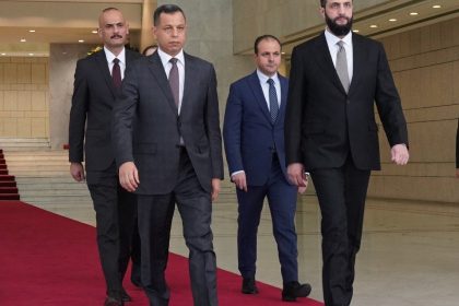 الشطري والشرع يناقشان أمن الحدود ومكافحة الإرهاب وأوضاع الجالية العراقية في سوريا