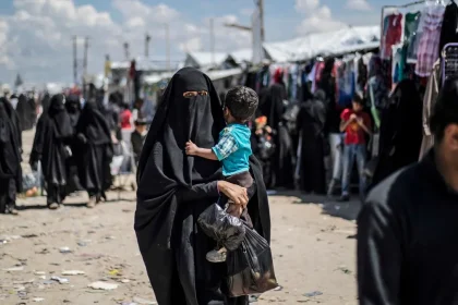 الهجرة تعلن مغادرة 230 عائلة عراقية لمخيم الهول السوري