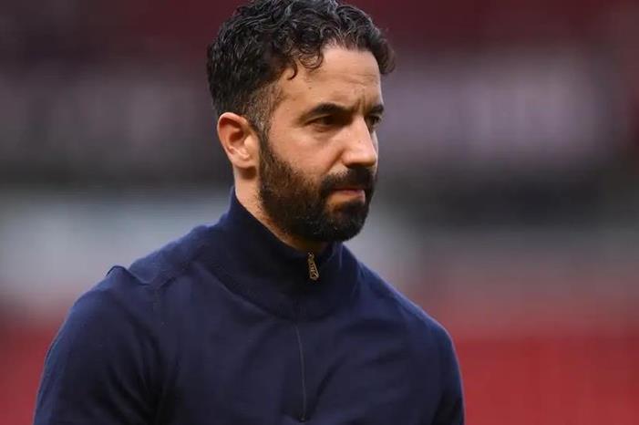 شكوك حول استمراره.. اجتماع مشحون بين أموريم وإدارة مانشستر يونايتد