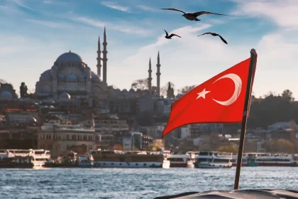 تركيا تقرر قطع العلاقات الاقتصادية والتجارية مع إسرائيل وإغلاق الاجواء أمام طائراتها