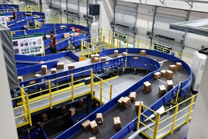 أكثر من 30 دولة توقف شحن الطرود إلى الولايات المتحدة مع بدء تطبيق الرسوم الجديدة