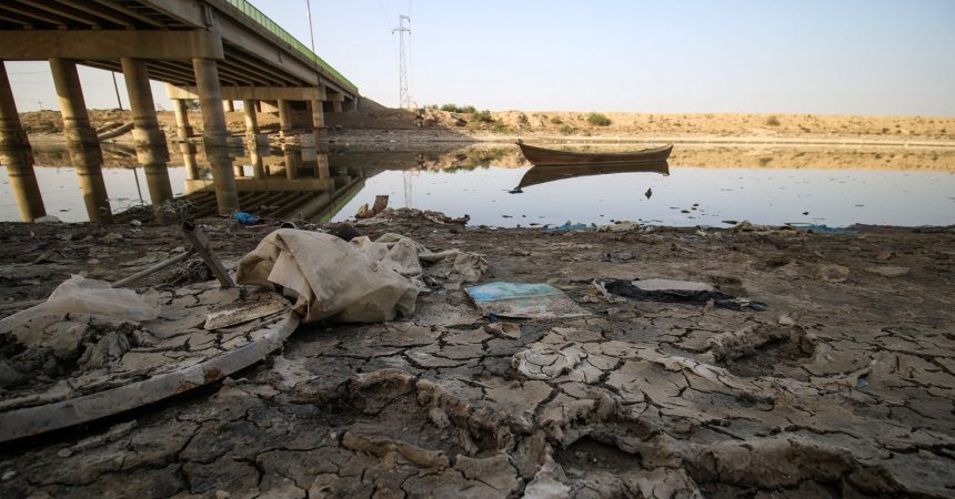 "أشد أزمة منذ 80 عاماً".. تقرير دولي يحذر من زيادة العنف بسبب نقص المياه بالعراق