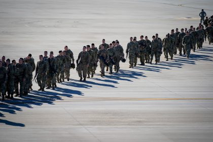 واشنطن تنفي بدء انسحاب قواتها من بغداد يوم غد وتؤكد الالتزام بالجدول الزمني