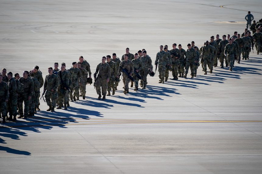 واشنطن تنفي بدء انسحاب قواتها من بغداد يوم غد وتؤكد الالتزام بالجدول الزمني