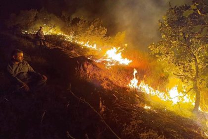 بالصور.. اندلاع حريق كبير في جبال بنجوين بالسليمانية