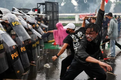 إندونيسيا.. مقتل 3 أشخاص في احتجاجات على امتيازات البرلمانيين