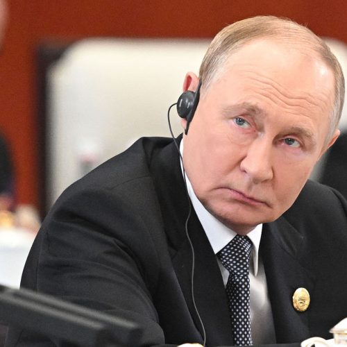 من الصين.. بوتين يحمّل الغرب مسؤولية الأزمة في أوكرانيا